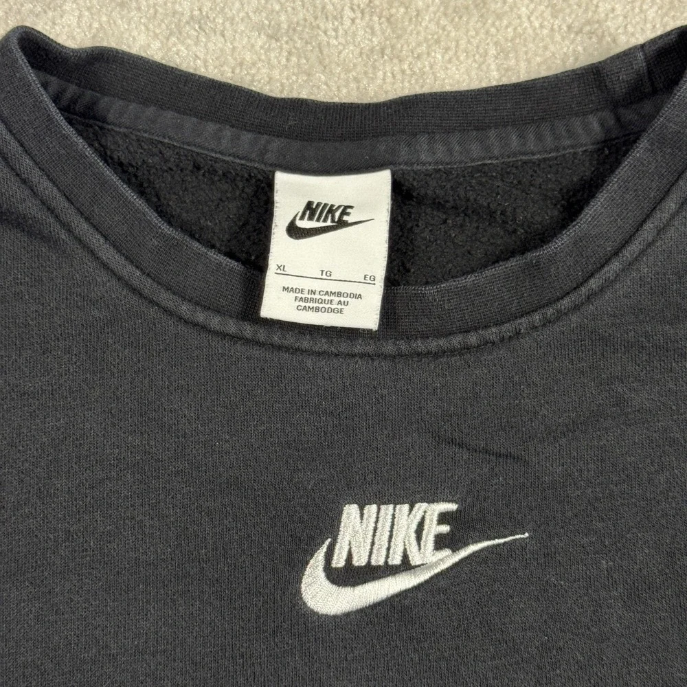 Nike Sweatshirt Mens XL Black Club‎ Fleece Crew Neck Embroidered Logo Pullover